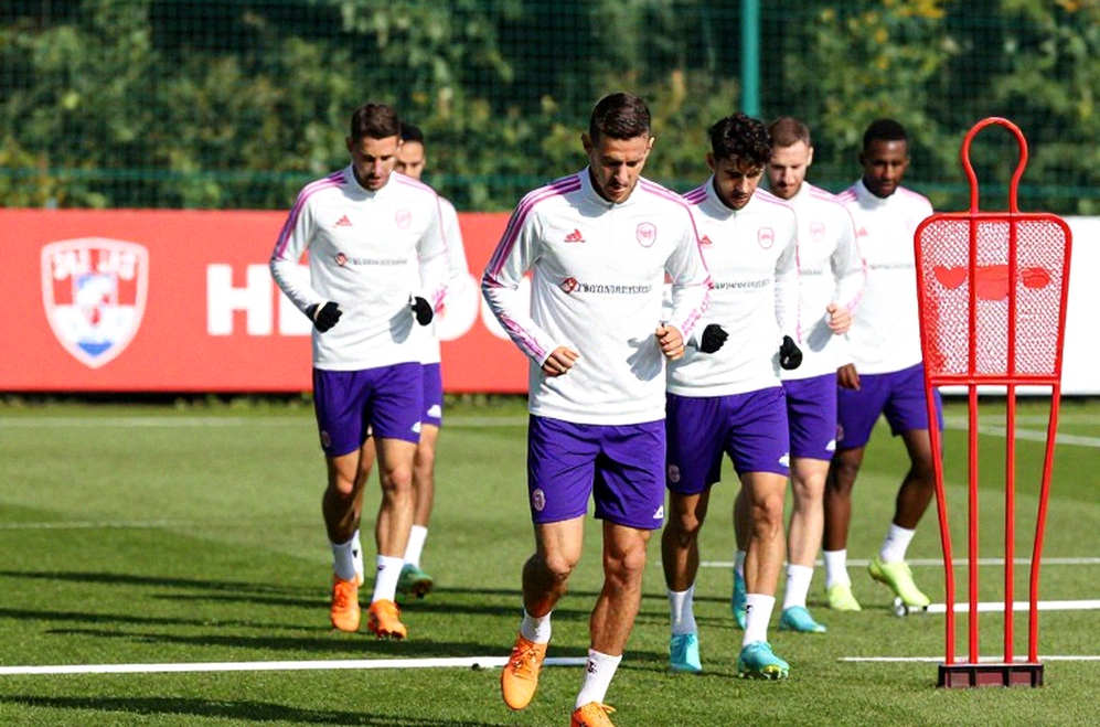 Gerrard và ba lời từ chối: Khi một tiền vệ trung tâm tự chọn lấy số phận của mình