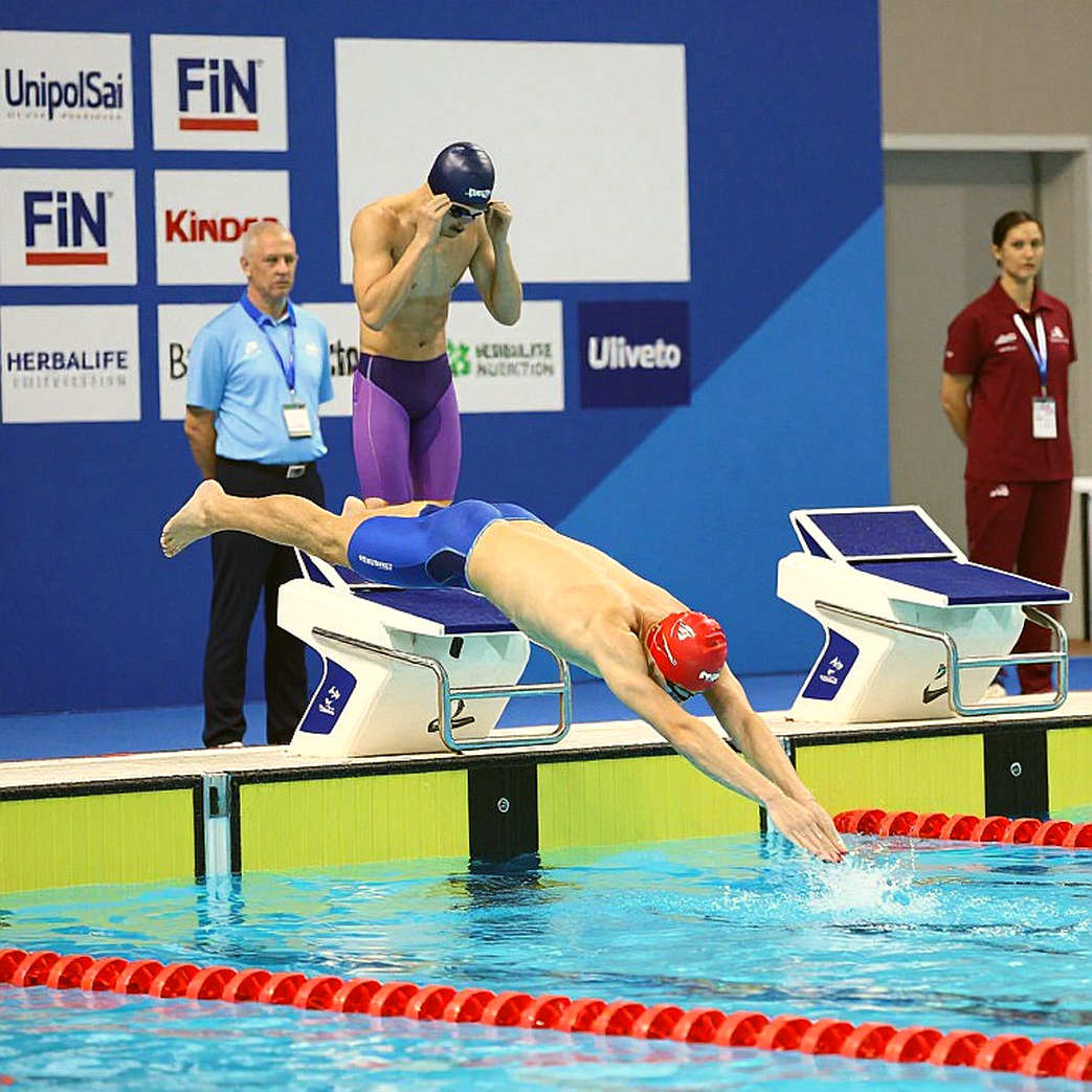 Swimming Splits: How a Data Gap Distorts an Entire Conclusion Swimming Splits: How a Data Gap Distorts an Entire Conclusion