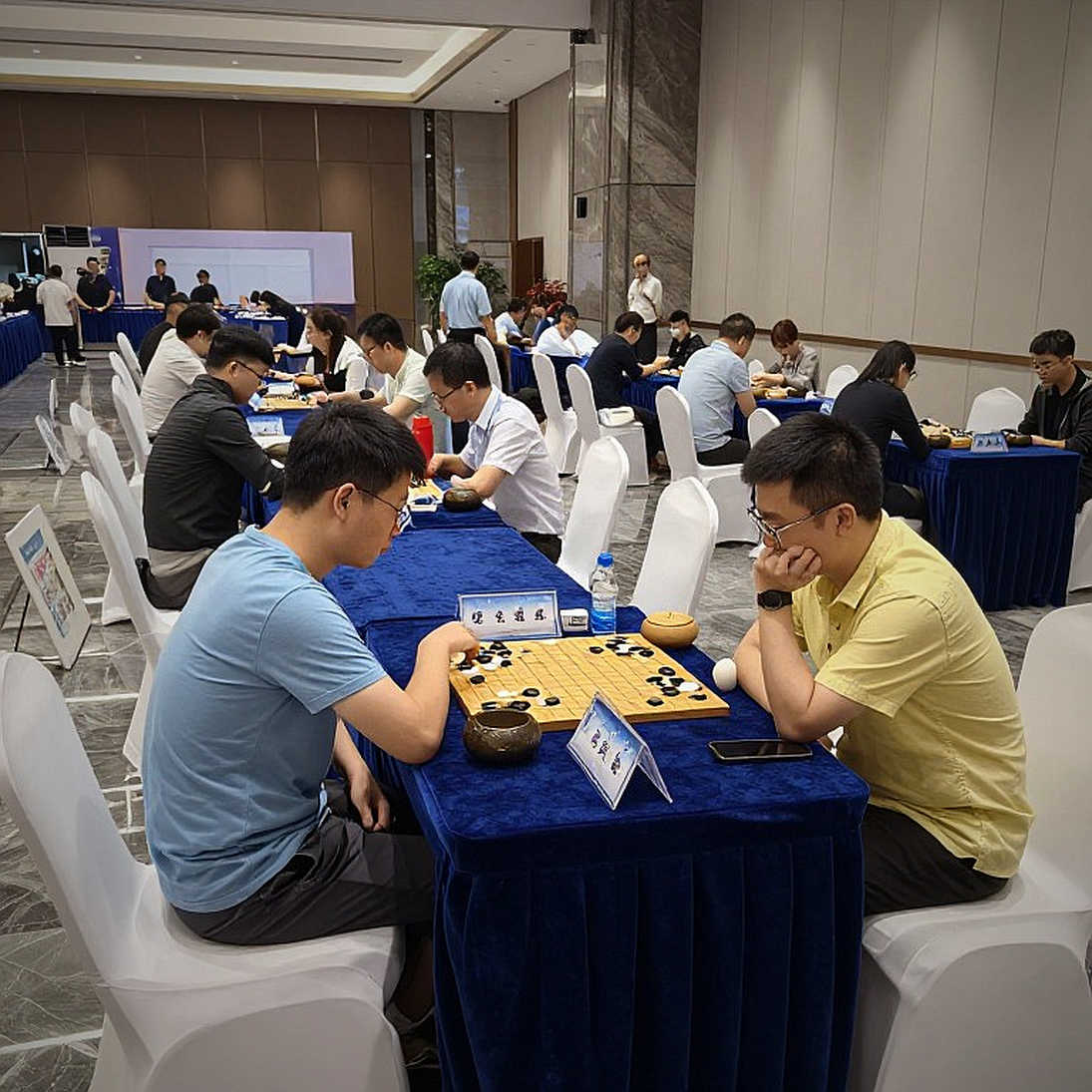Bong bóng giá trẻ và bài toán tái xuất của esports Việt Nam