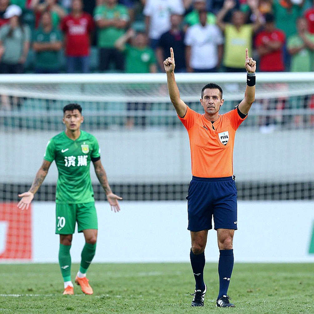 Thổ Nhĩ Kỳ đóng cửa tập luyện trước Pháp: Montella và bài toán thiếu vắng Orkun Kökçü